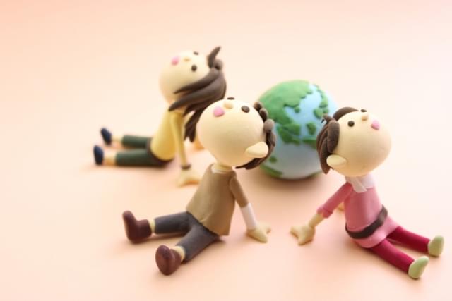 辛い気持ちの共通する解決法は、一人で抱え込まないこと