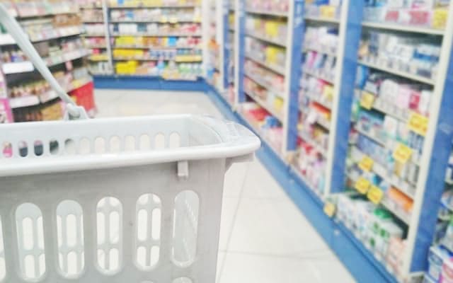 スーパーなどの品出し業務