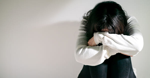 ひきこもりと病気や障害の関係とは？　脳や身体への影響を解説