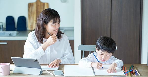 不登校の子どもに母親ができる対応　不登校の原因や不登校の子どもが望む対応を解説