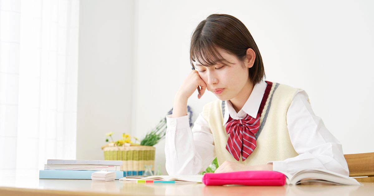 勉強してると眠くなるあなたへ　予防策を解説